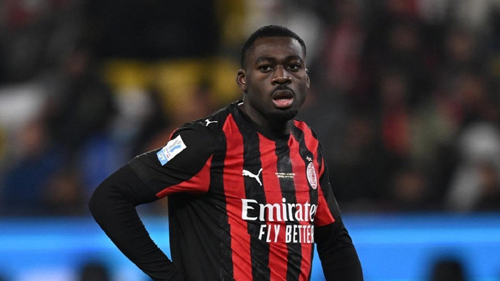 免费足球直播-加拉塔萨雷3000万欧报价福法纳遭拒，球员坚持留米兰|AC米兰|土超|加拉塔萨雷俱乐部|奖金|体育赛事讨论_新浪体育_新浪新闻