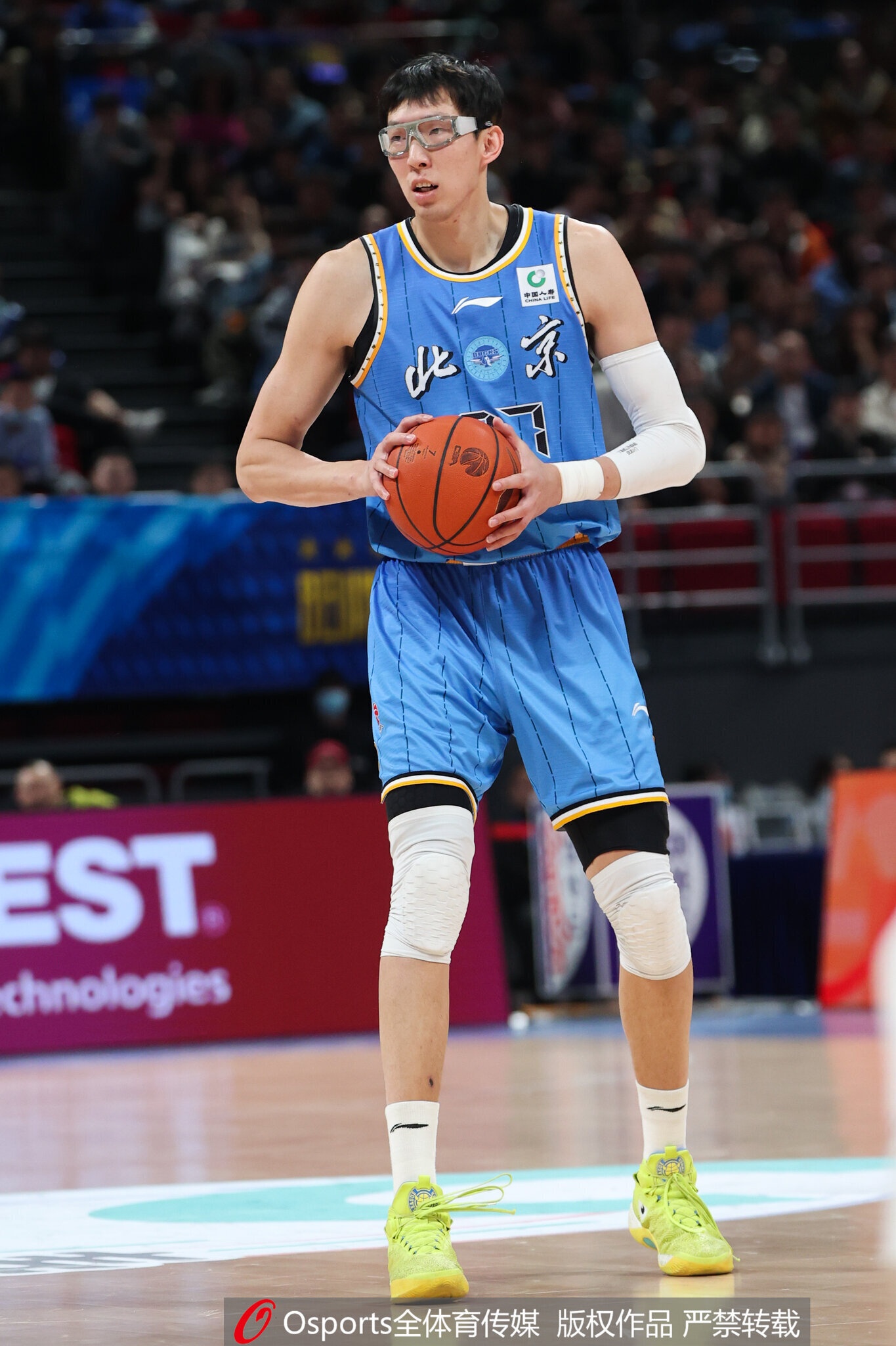 英超直播-罚球9中4！周琦9中4拿到12分13板两双  正负值+9