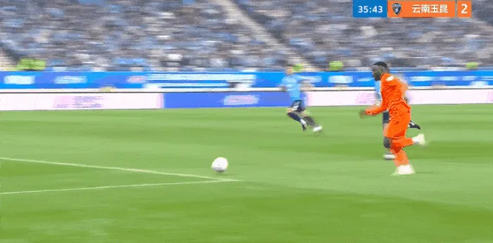 足球比赛直播-梅开二度！约尼查助攻，奥斯卡推远角破门，玉昆3-0英博